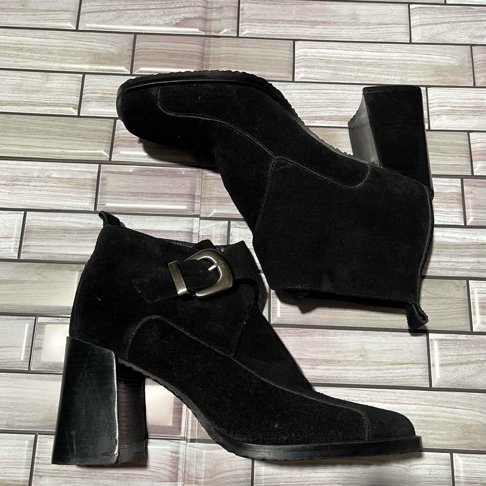 Hillard and Hanson Y2K 90’s suede booties